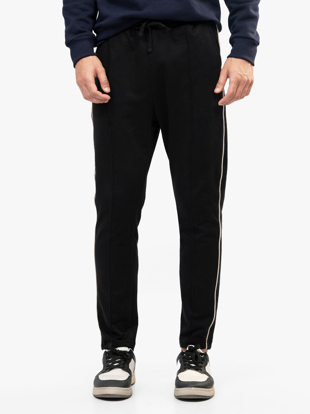 Model wearing regular fit black side lining pajama