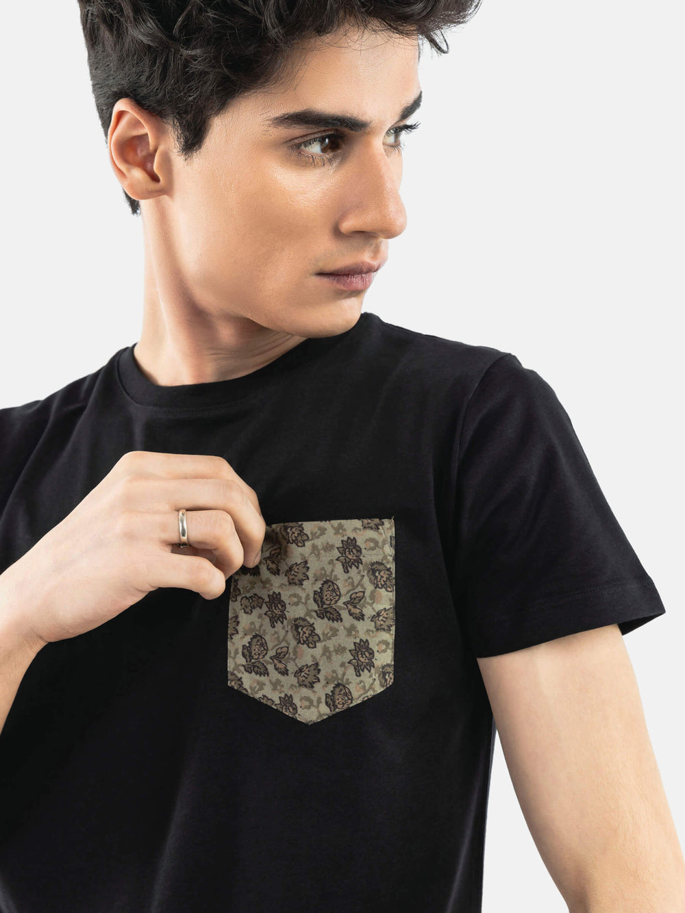Black Crew Neck T-Shirt With Printed Pocket