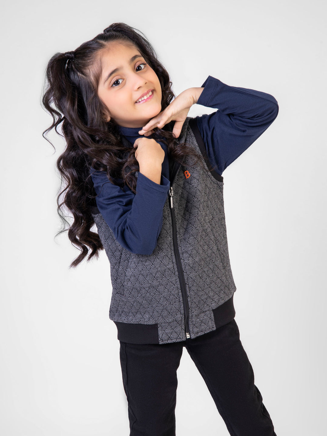 Greyjacquardknittedsleevelesscasualzipperjacketwithhoodbrumanopakistan1 8096e255 6d65 47df a035 b833247a6277