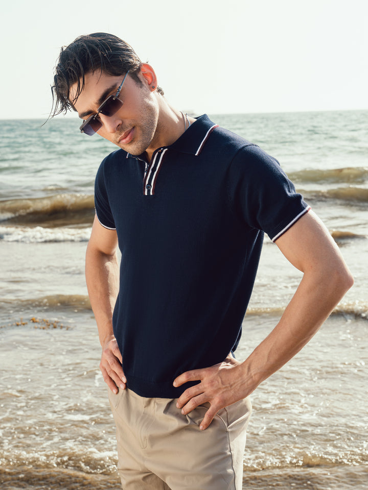 Flat knit texture detail of men's cotton polo