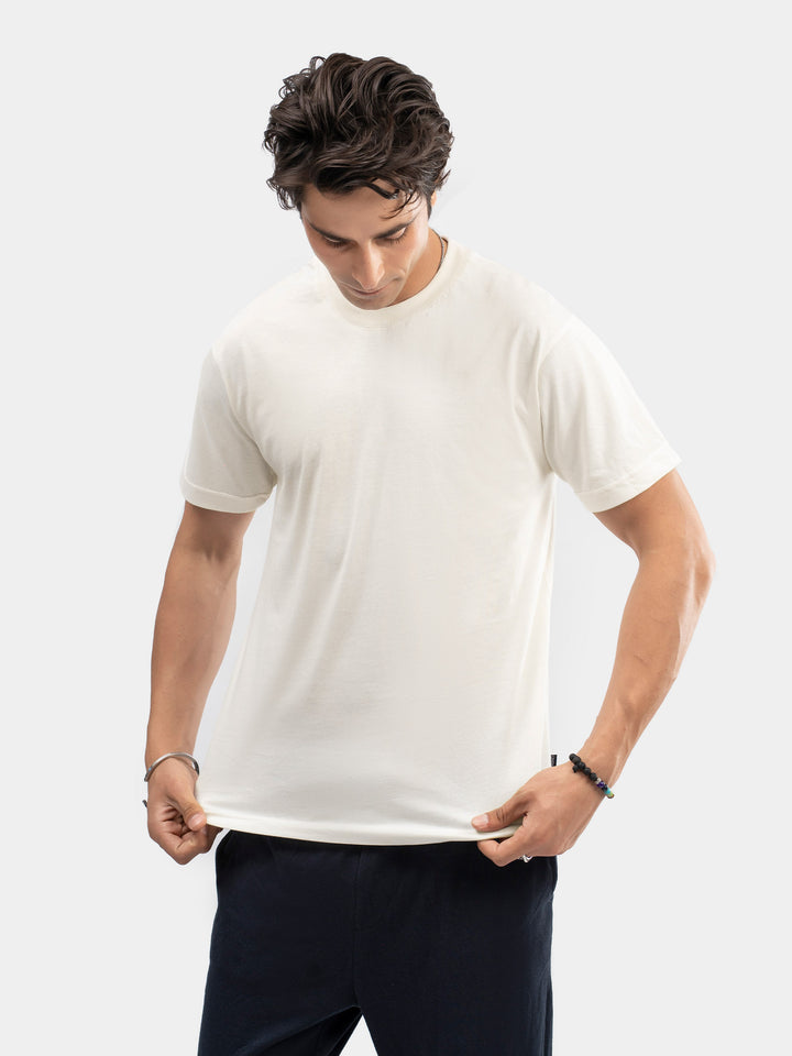 Man wearing casual vanilla crew neck tee outdoors