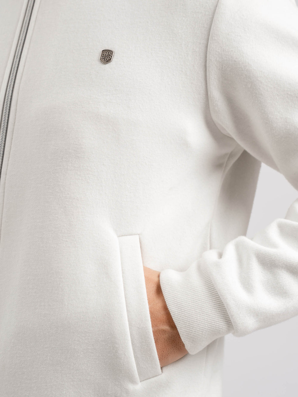 Vanillaknittedbomberjacketbrumanopakistan2 f586fccb efe4 4d2c 8252 84573480c5a3