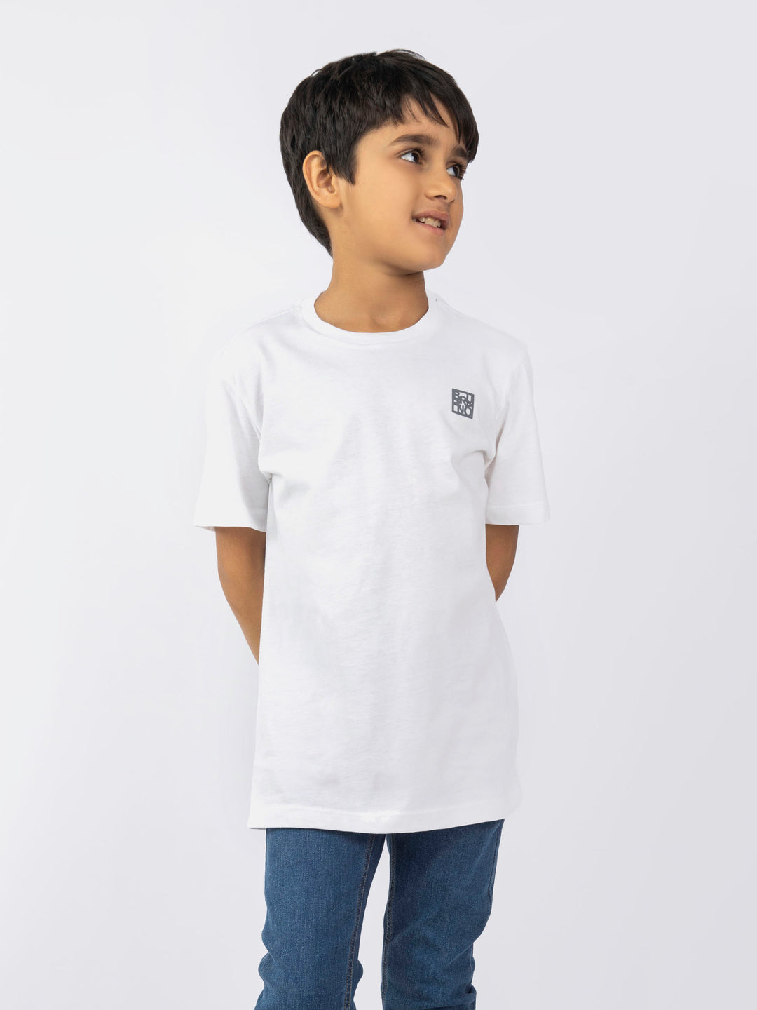 White basic crew neck casual t shirt brumano pakistan