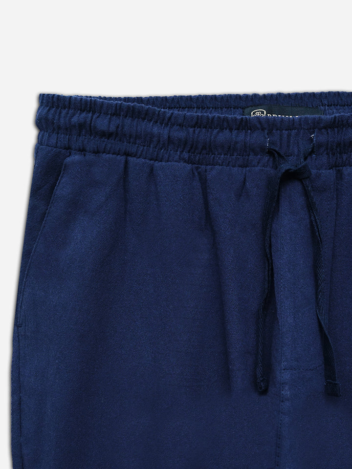 Man wearing blue wrinkled light weight cotton pajama — Brumano Pakistan