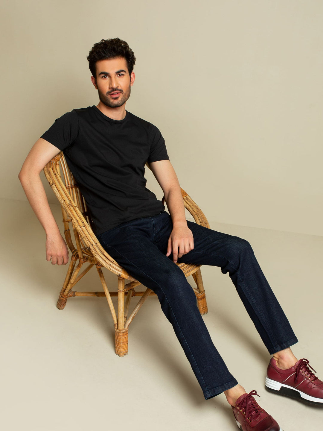 Black crew neck t-shirt brumano pakistan