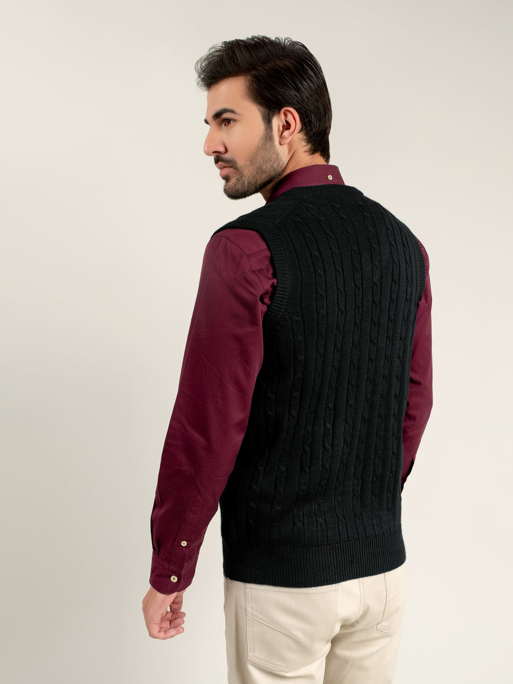 Black Sleeveless Cable Knitted Sweater
